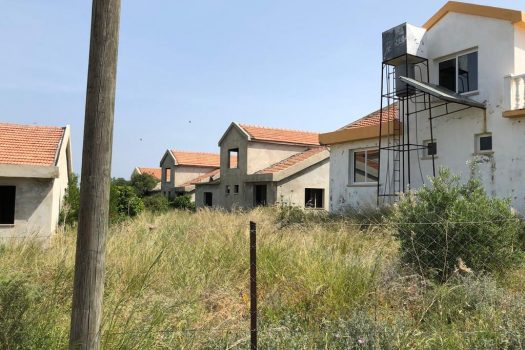 9 houses under construction and land for sale