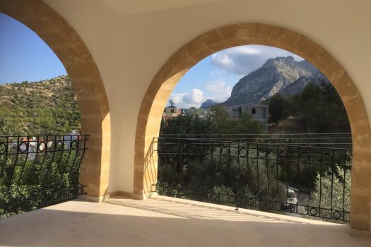 2+1 flat for sale in the mountains in Kyrenia, North Cyprus