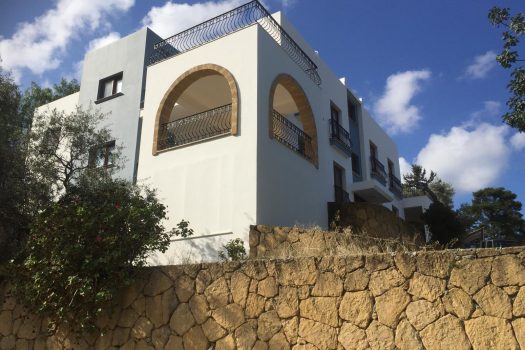 2+1 flat for sale in the mountains in Kyrenia, North Cyprus