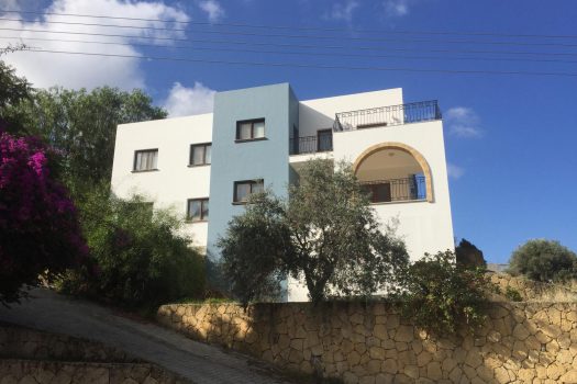 2+1 flat for sale in the mountains in Kyrenia, North Cyprus