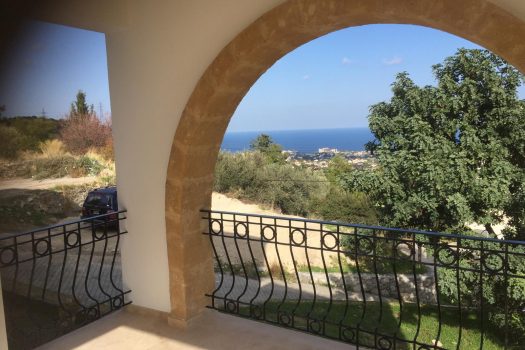 2+1 flat for sale in the mountains in Kyrenia, North Cyprus