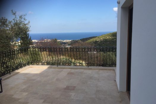 2+1 flat for sale in the mountains in Kyrenia, North Cyprus